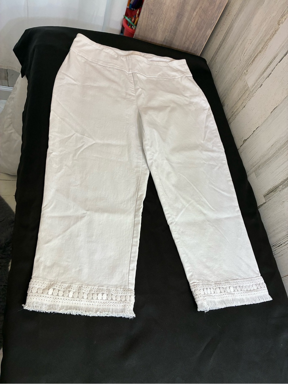 Zac & Rachel White Capri Pants with Lace Fringe Hem